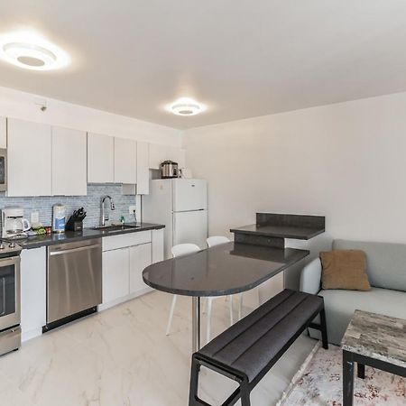 Sea View Condos At The Waikiki Banyan - Free Parking! 호놀룰루 외부 사진