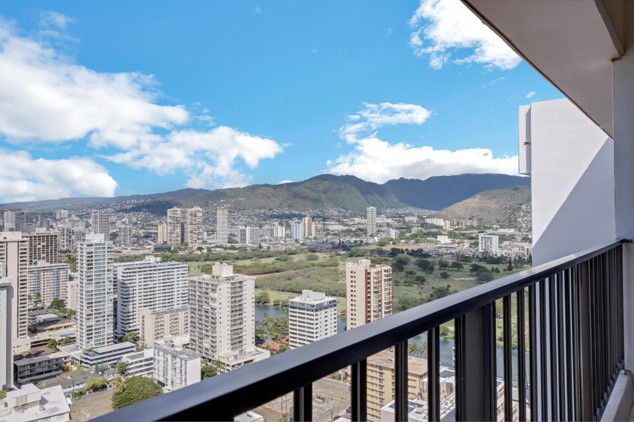 Sea View Condos At The Waikiki Banyan - Free Parking! 호놀룰루 외부 사진