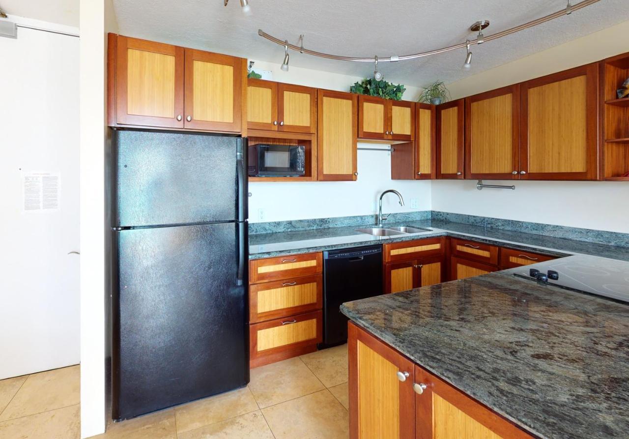 Sea View Condos At The Waikiki Banyan - Free Parking! 호놀룰루 외부 사진