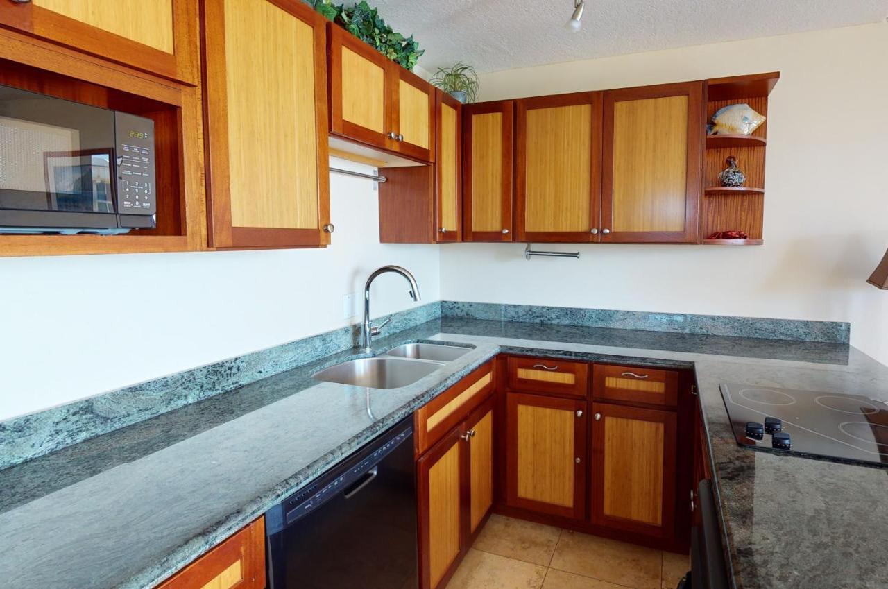 Sea View Condos At The Waikiki Banyan - Free Parking! 호놀룰루 외부 사진