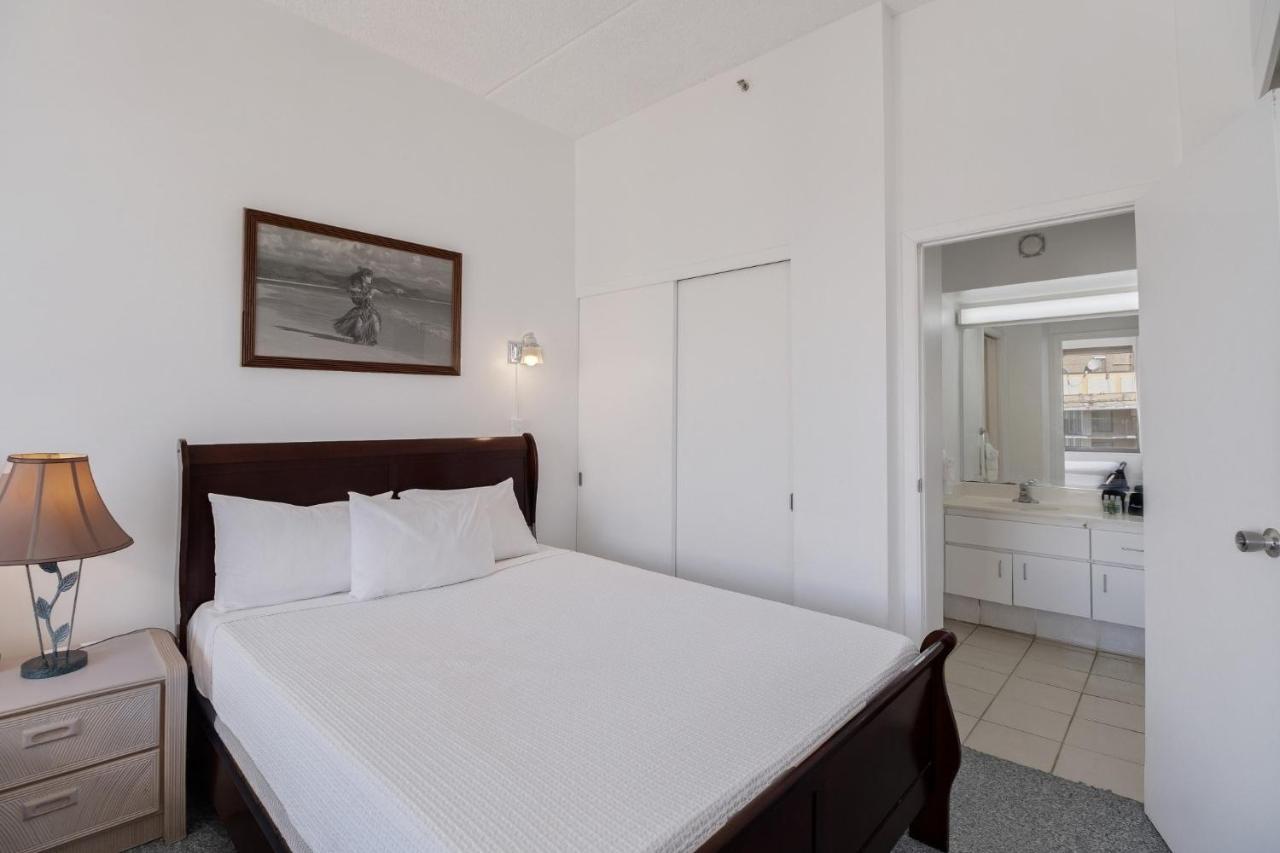 Sea View Condos At The Waikiki Banyan - Free Parking! 호놀룰루 외부 사진