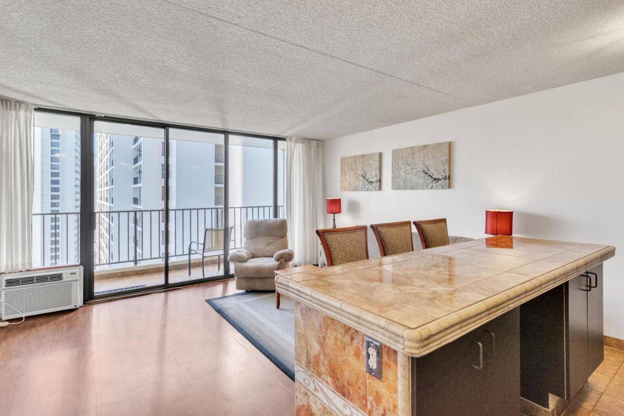 Sea View Condos At The Waikiki Banyan - Free Parking! 호놀룰루 외부 사진