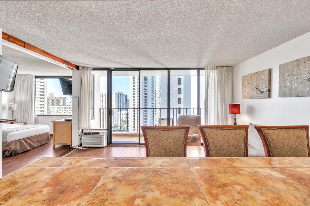 Sea View Condos At The Waikiki Banyan - Free Parking! 호놀룰루 외부 사진