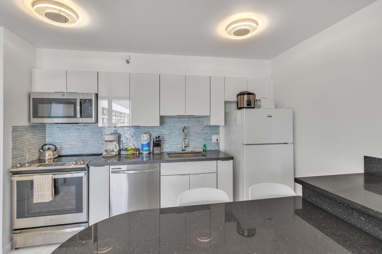 Sea View Condos At The Waikiki Banyan - Free Parking! 호놀룰루 외부 사진