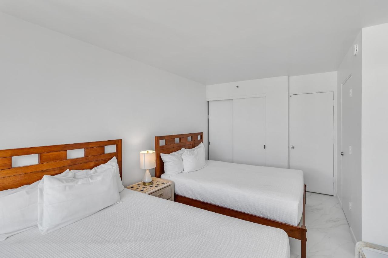 Sea View Condos At The Waikiki Banyan - Free Parking! 호놀룰루 외부 사진