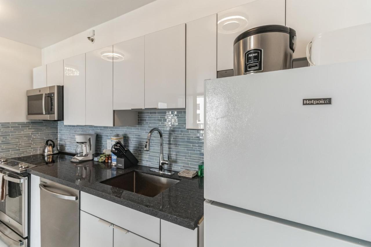 Sea View Condos At The Waikiki Banyan - Free Parking! 호놀룰루 외부 사진