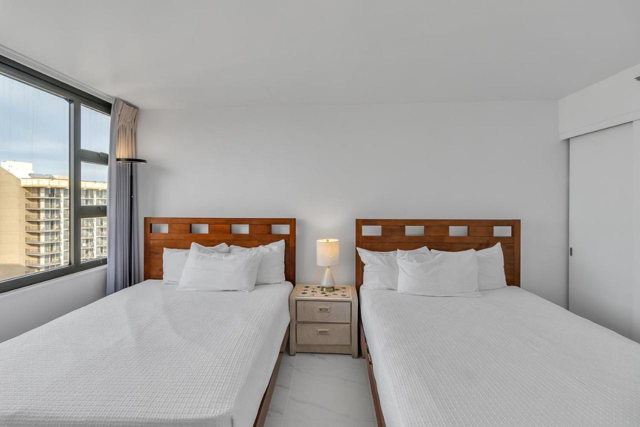 Sea View Condos At The Waikiki Banyan - Free Parking! 호놀룰루 외부 사진